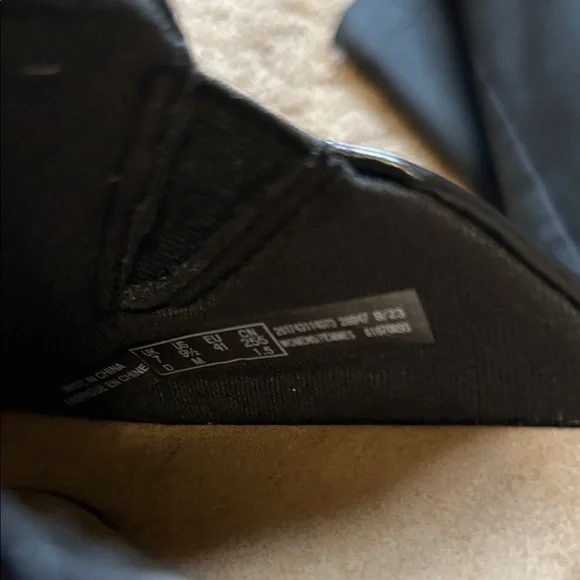 Clarks Comfort Black Leather Casual Mules - Picture 3 of 6